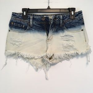 Bullhead Low Rise Jean Shorts Size 3